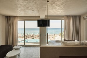 頂級開放式套房, 浴缸, 海景 (Horizon, Outdoor Hydromassage) | 1 間臥室、高級寢具、迷你吧、客房內  保險箱