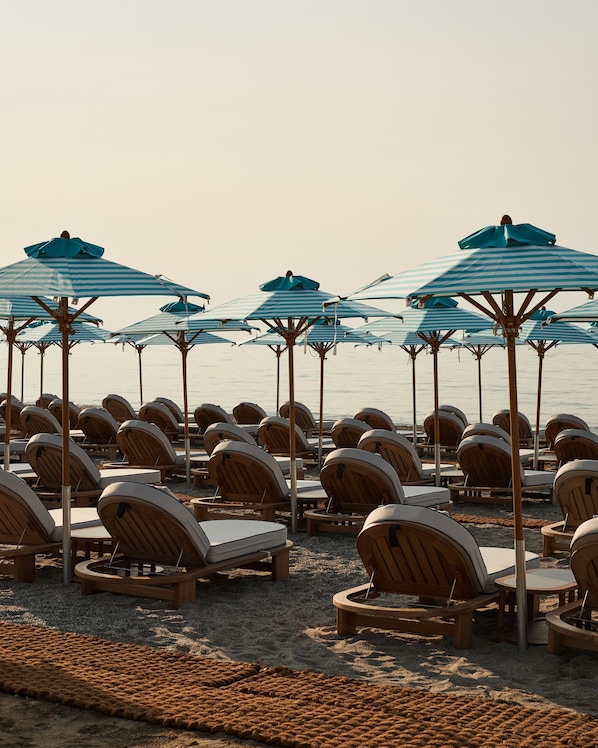 Outdoor banquet area - Uzenie All Suites Boutique Resort - Adults Only (Rethymno)