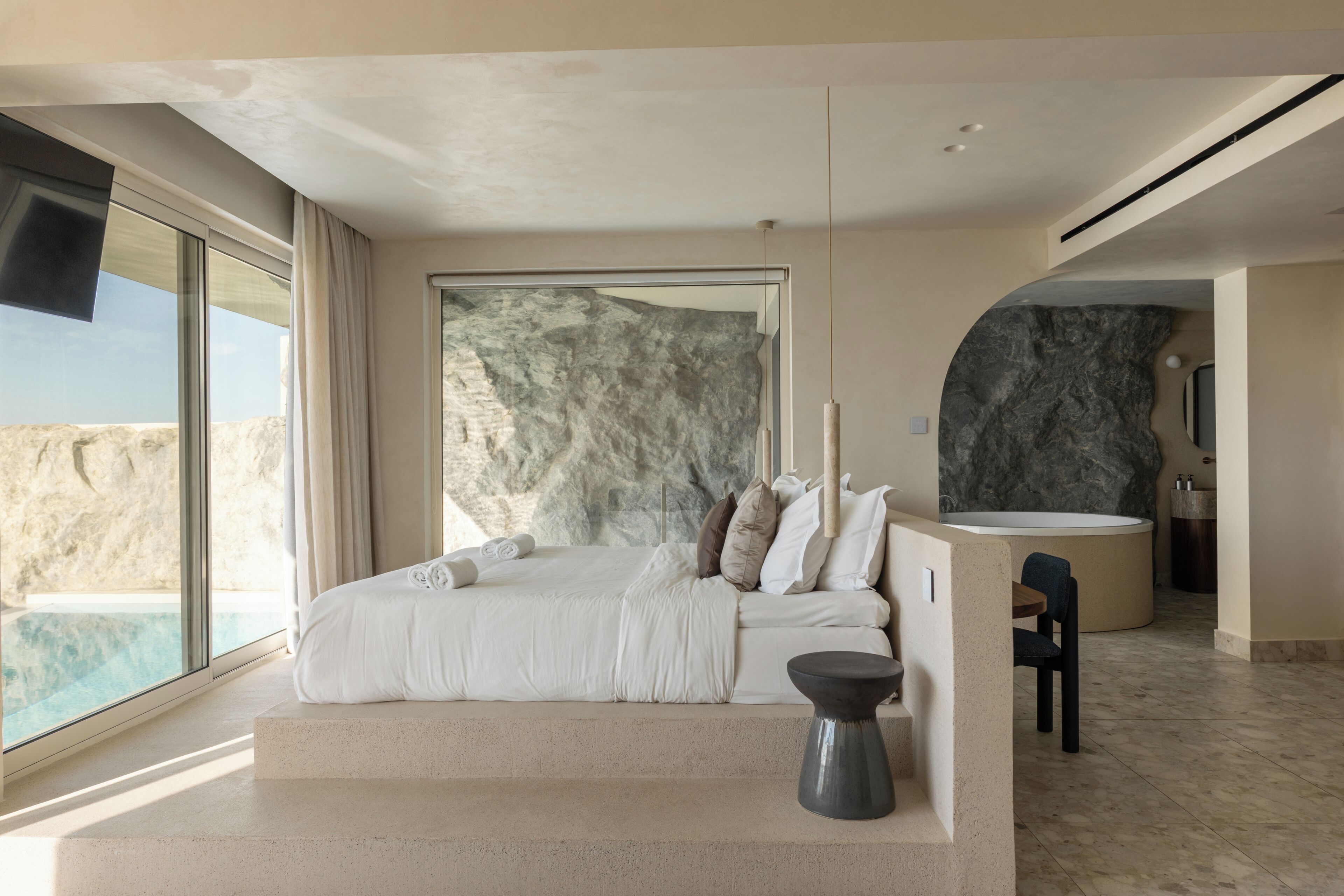 Cave Oasis Seafront Suite with Private Pool & Indoor Hydromassage Bathtub