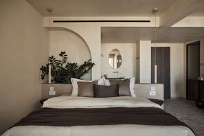 Haven Suite with Outdoor Hydromassage Bathtub