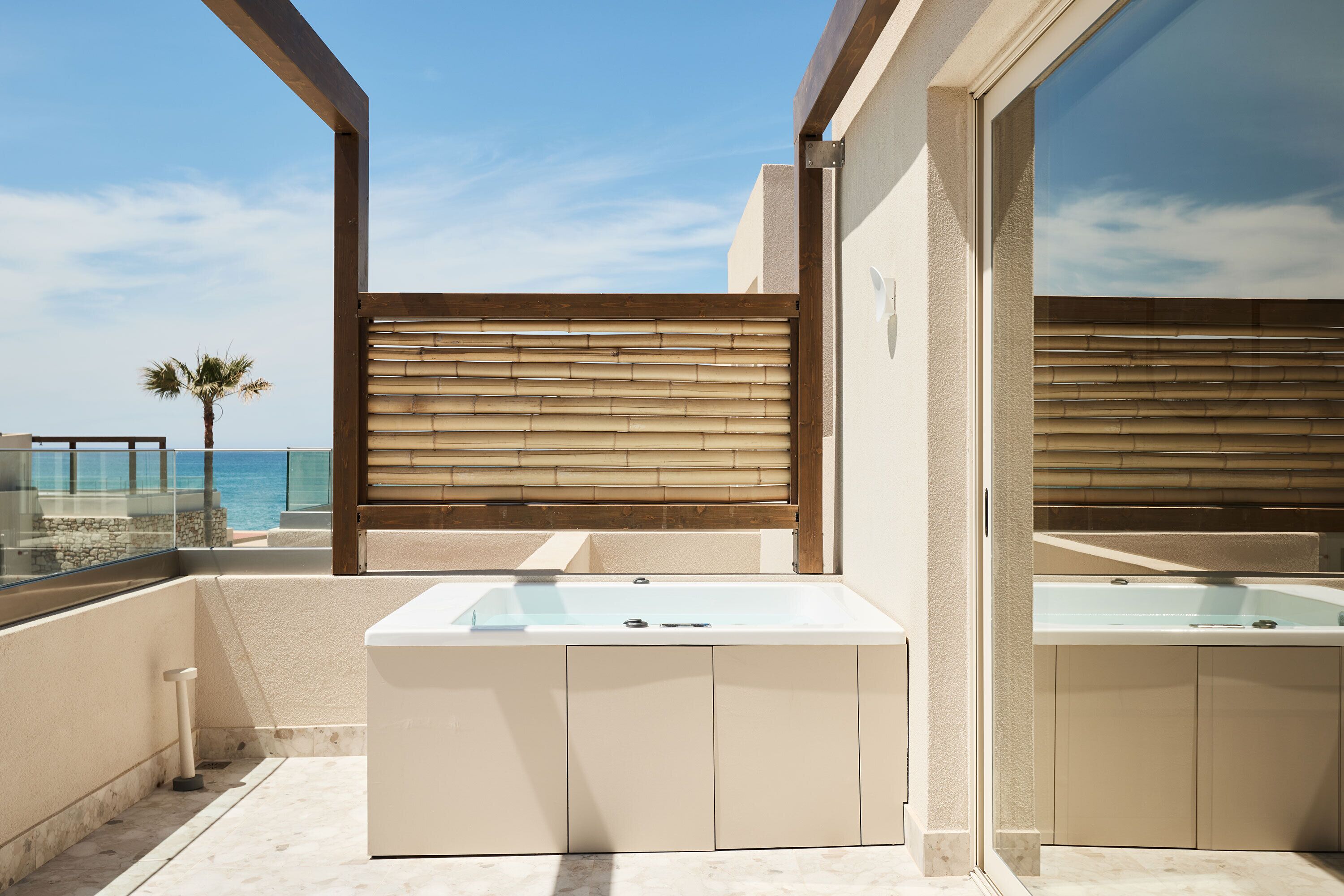 Loft Bliss Suite Sea View with Hydromassage Bathtub | 露台/庭院