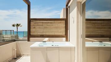 Loft Bliss Suite Sea View with Hydromassage Bathtub | Terrace/patio