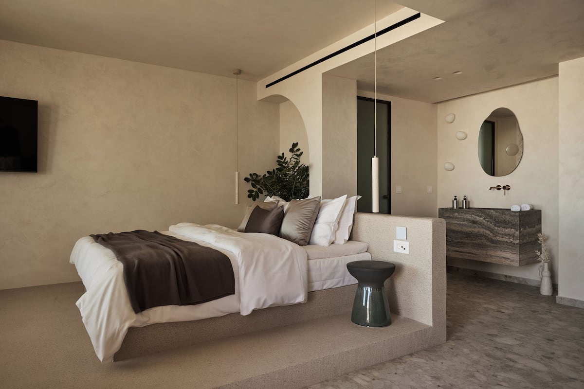 Suite, bad (Haven, Outdoor Hydromassage) | 1 slaapkamer, luxe beddengoed, een minibar, een kluis op de kamer