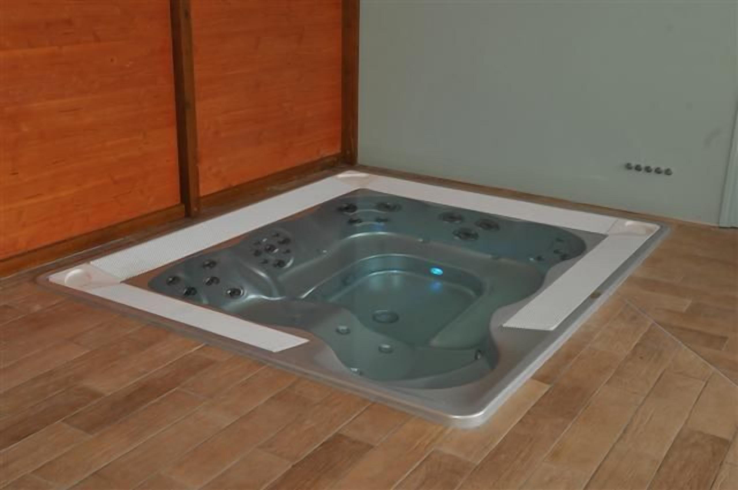 indoor spa tub