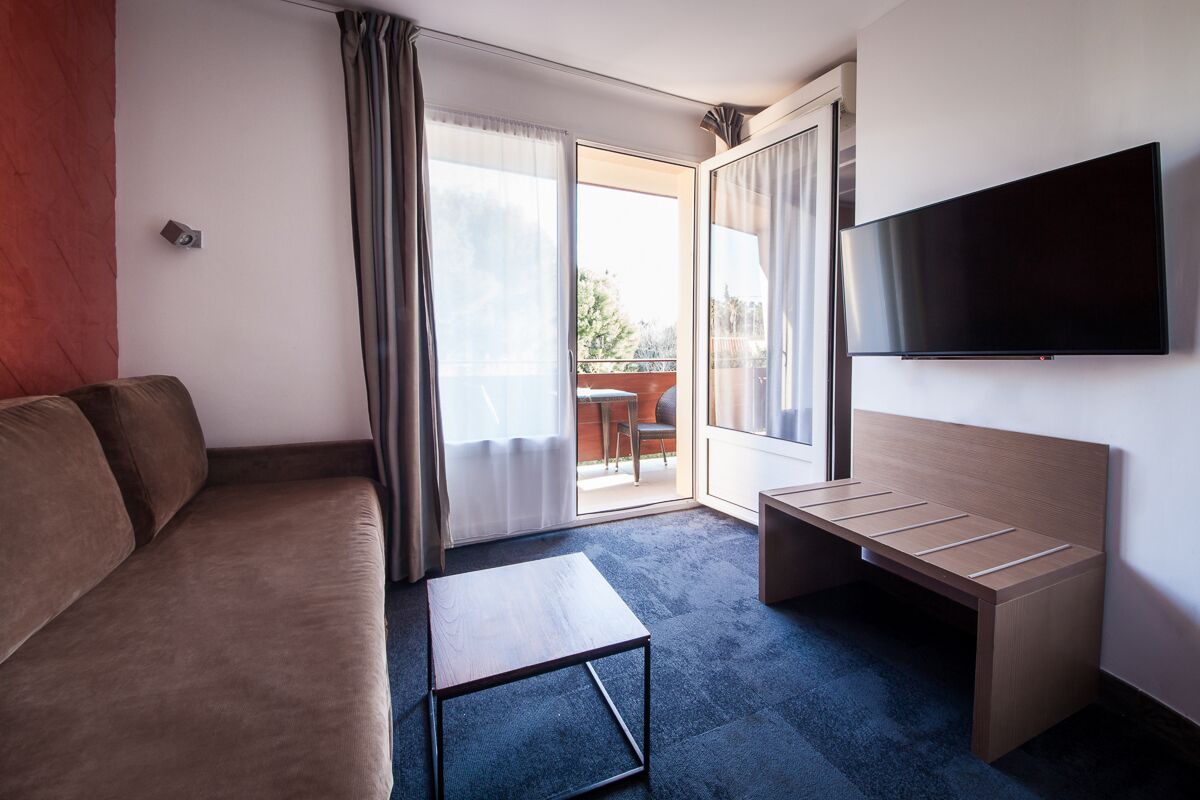 junior suite, balcony | minibar, in-room safe, individually decorated, individually furnished