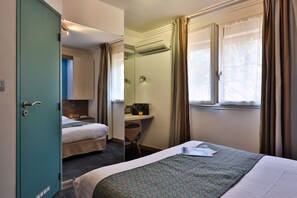 Comfort Single Room | Minibar, in-room safe, individually decorated, individually furnished - Hotel Plage Saint Jean (La Ciotat)