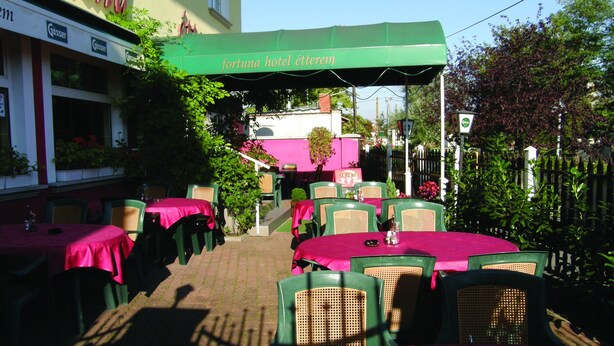 Outdoor dining - Fortuna (Budapest)