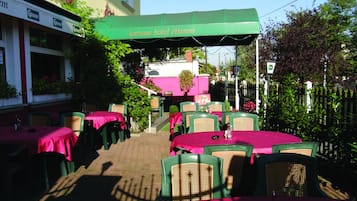 Breakfast, lunch, dinner served; Regional cuisine, al fresco dining