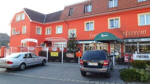Exterior - Fortuna (Budapest)