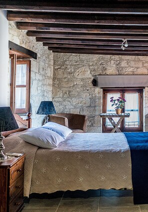 Apartment, 1 Bedroom | Desk, iron/ironing board, free WiFi, bed sheets