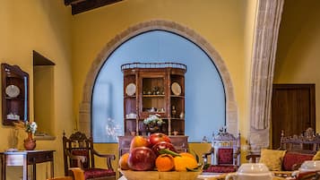 Suite | Ruang tamu | TV skrin rata