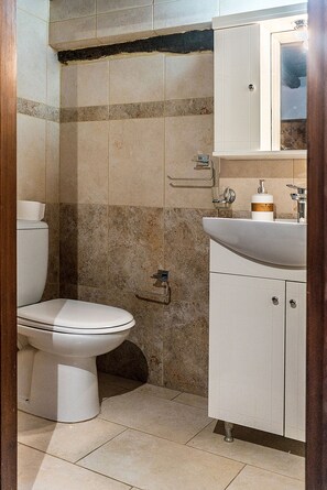Departamento, 1 habitación | Baño | Secadora de cabello y toallas 