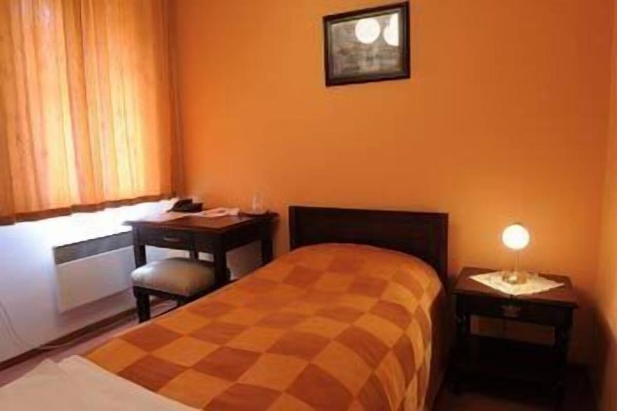 Single Room | 2 bedrooms, in-room safe, desk, blackout curtains
