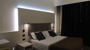 Chambre Supérieure, 1 grand lit, vue partielle sur le lac