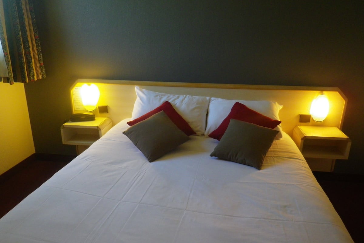 Soundproofing, iron/ironing board, cots/infant beds, free WiFi
