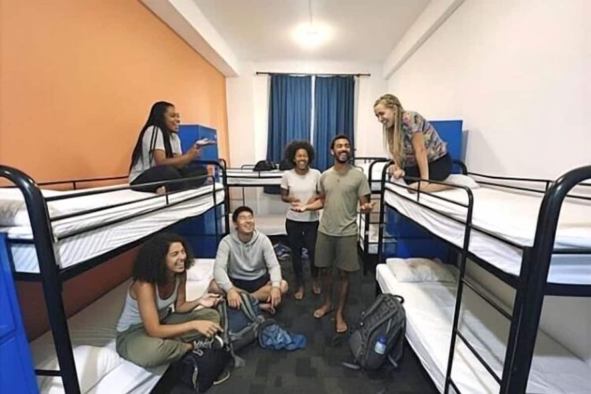 Cortinas blackout, wifi gratis y ropa de cama 