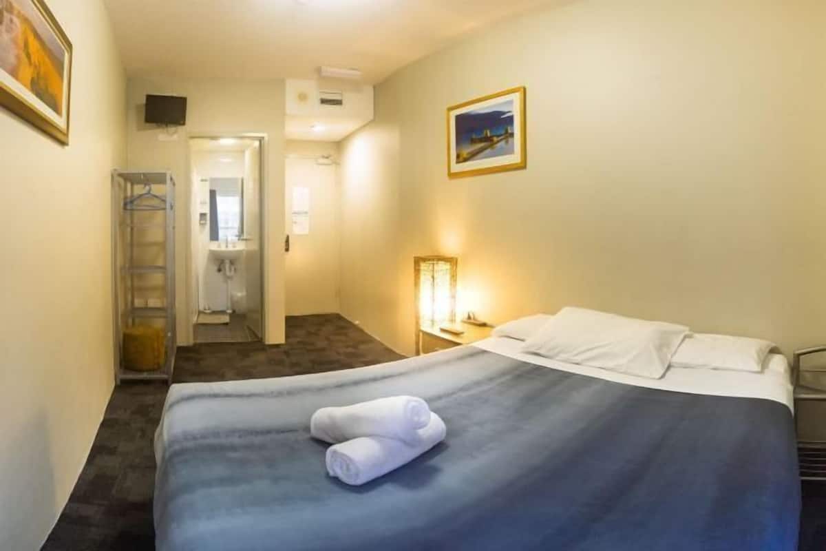 Blackout curtains, free WiFi, bed sheets