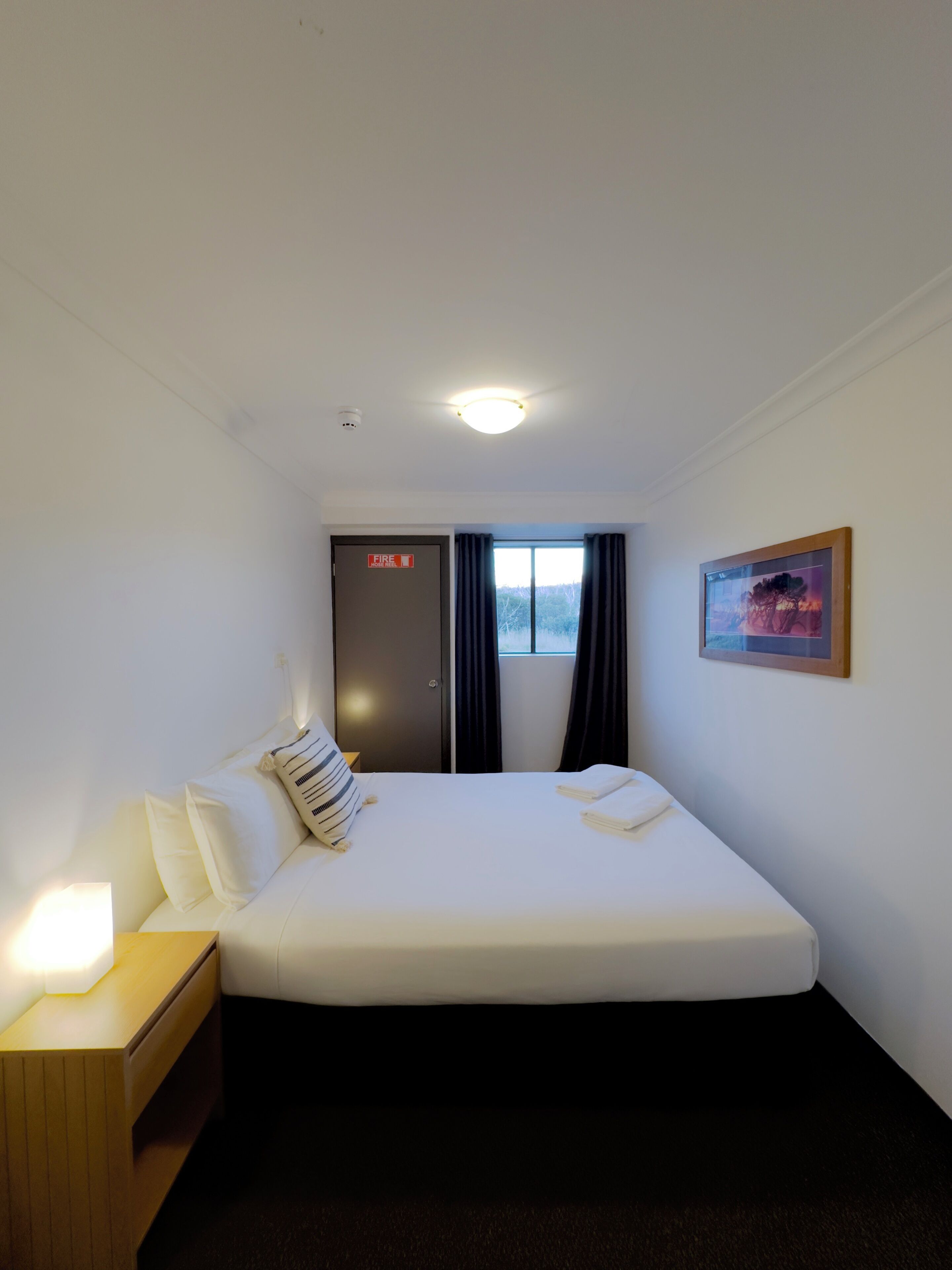 apartment | desk, wifi, bed sheets