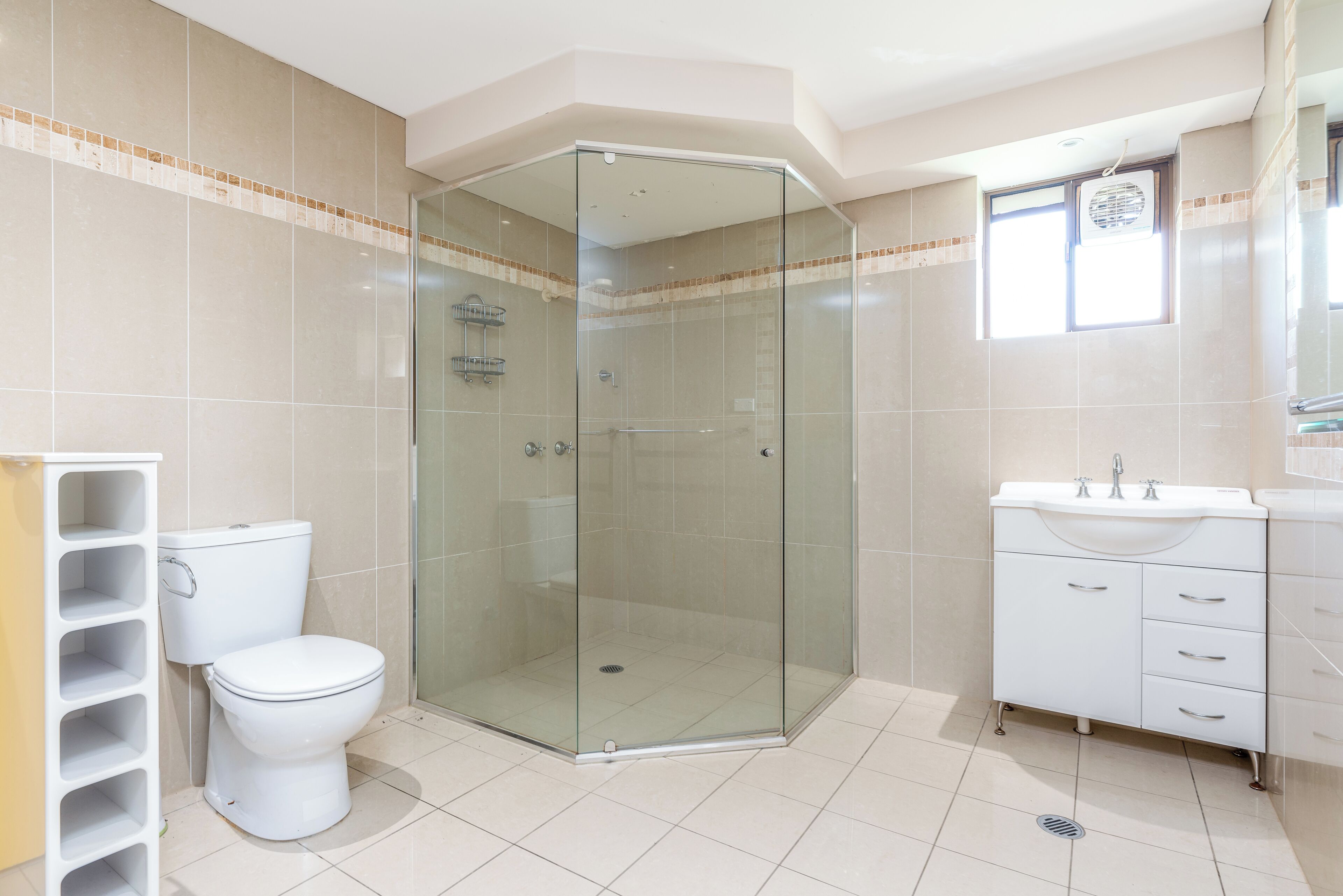 apartment | desk, wifi, bed sheets