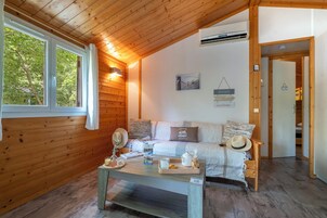 TV de tela plana 50 cm com canais digitais, mesa de pingue-pongue