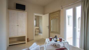 Superior Triple One Bedroom Apartment | 1 bedroom, in-room safe, iron/ironing board, free cribs/infant beds