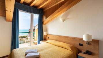 In-room safe, desk, free WiFi, wheelchair access