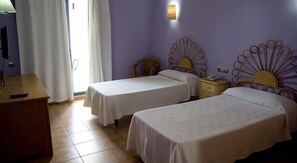 Double Room | In-room safe, desk, free WiFi, bed sheets