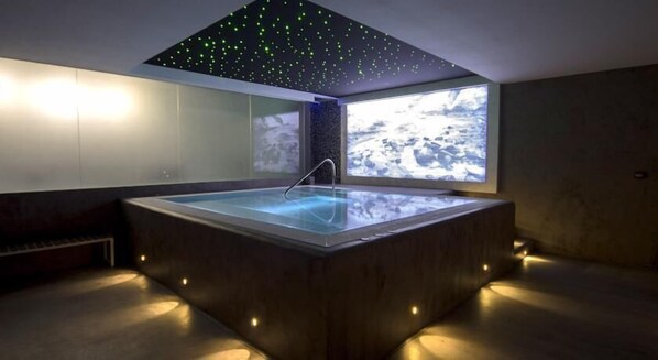 Outdoor pool, pool loungers - La Posada de Paco (Nijar)