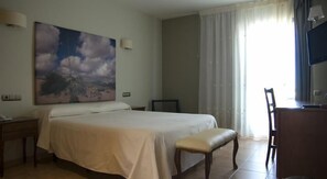 Camera doppia | Una cassaforte in camera, una scrivania, Wi-Fi gratuito, lenzuola