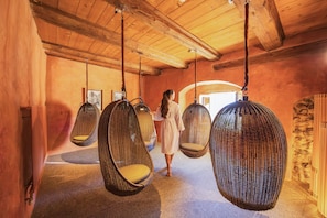 Sauna, hot tub, steam room, hot springs/mineral springs
