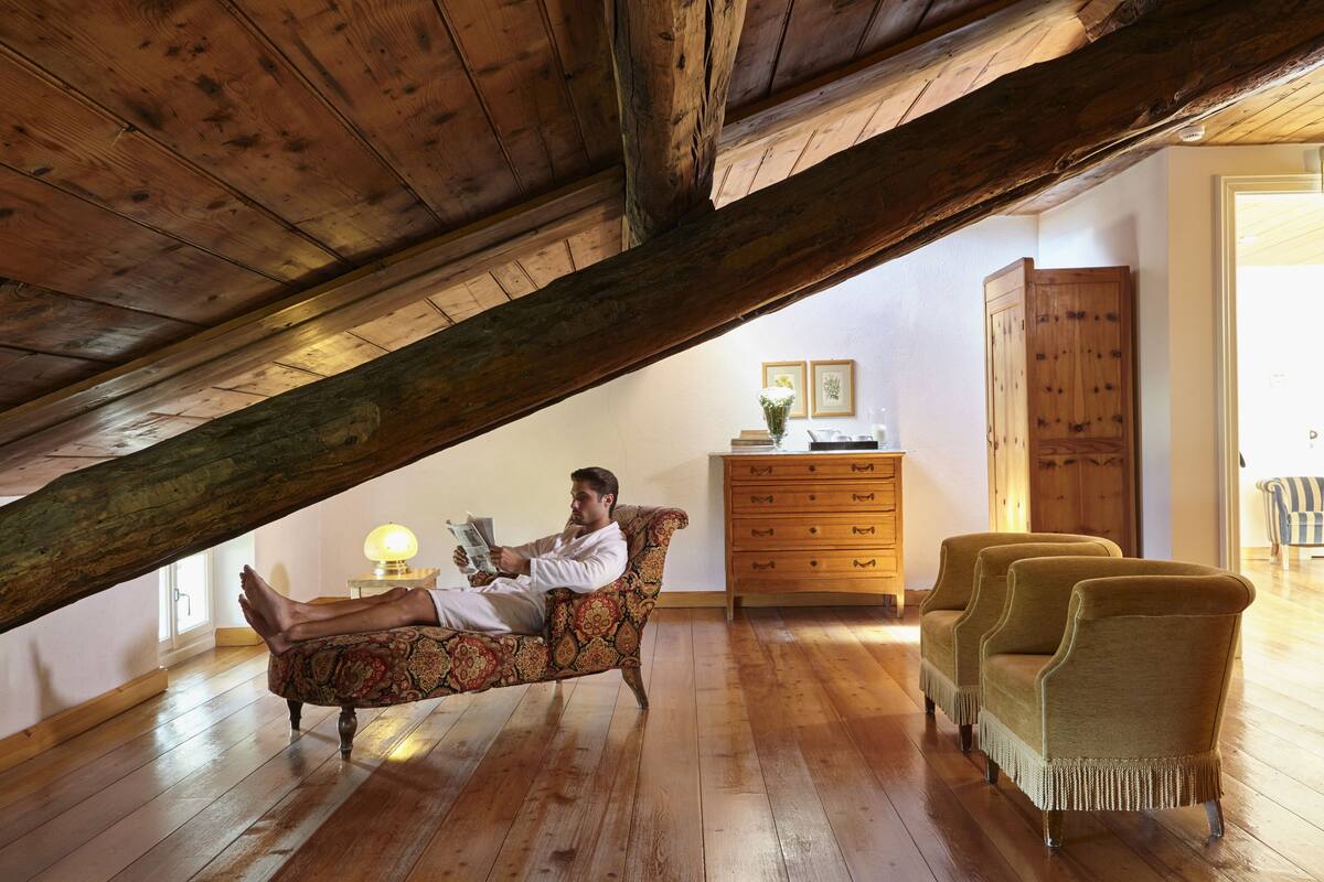 premium bedding, down duvets, minibar, in-room safe