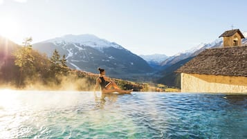 5 indoor pools, outdoor pool