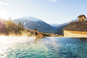5 indoor pools, outdoor pool