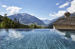 5 indoor pools, outdoor pool