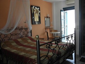 Camera doppia | Una cassaforte in camera, insonorizzazione, ferro/asse da stiro