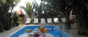 Outdoor pool - Danae Villa (Santorini)