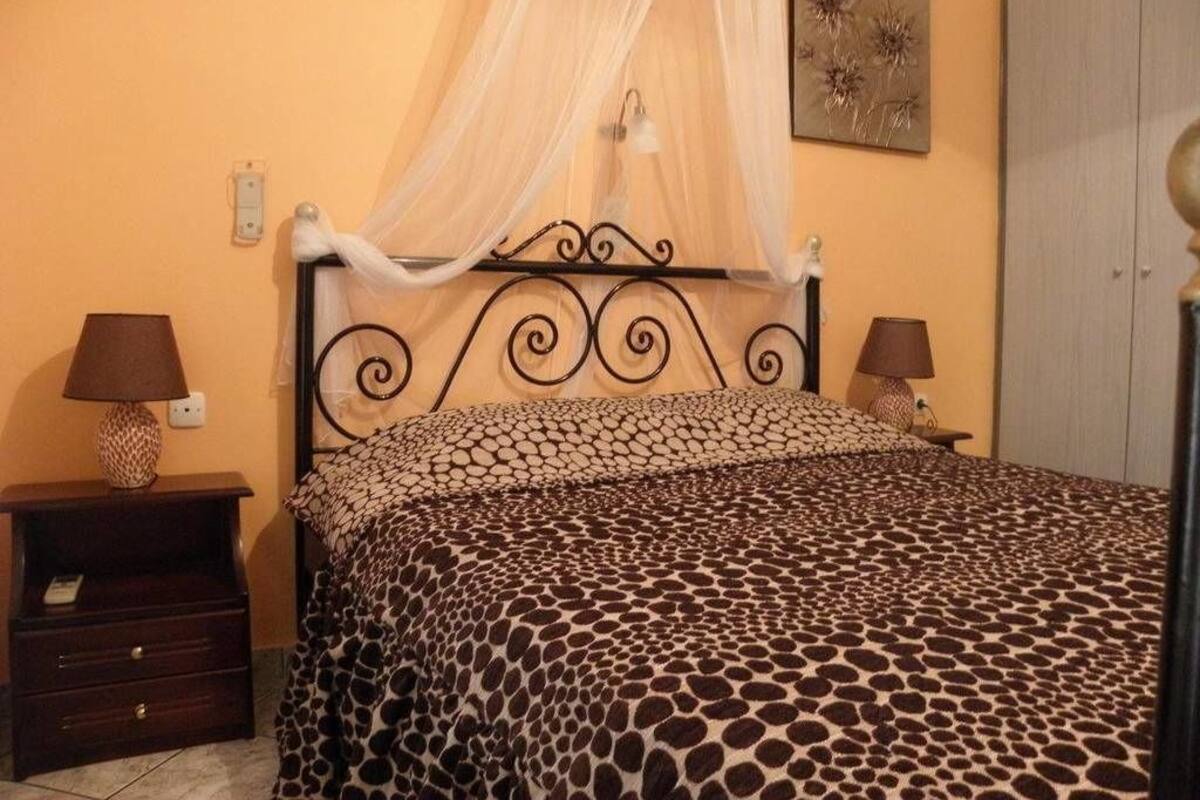 Quarto casal | Cofres nos quartos, quartos à prova de som