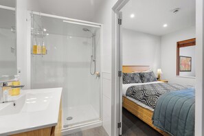Leilighet, 1 soverom | Bad | Designertoalettartikler, hårføner og håndklær