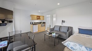 Suite, 1 soverom, massasjebadekar | Oppholdsområde
