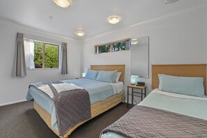 Leilighet, 2 soverom | Sengetøy av topp kvalitet, minibar, safe på rommet og skrivebord