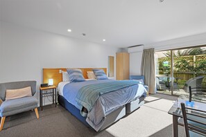 Studio, Accessible | Premium bedding, minibar, in-room safe, desk - Lorenzo Motor Lodge (Christchurch)