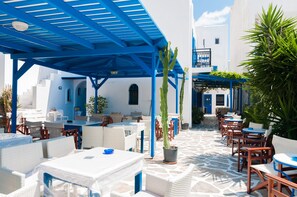 Tägliches kontinentales Frühstück (14 EUR pro Person)