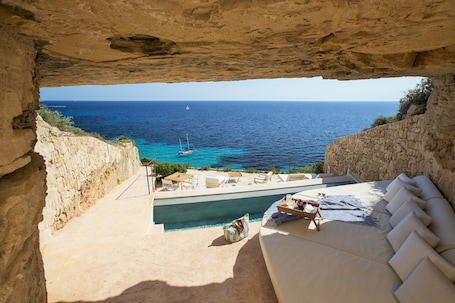 Double Room, Private Pool, Sea View | Egyptian cotton sheets, premium bedding, Select Comfort beds, minibar. Cap Rocat