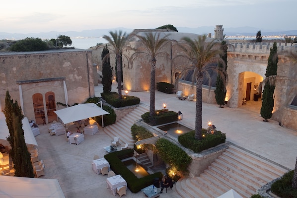 Gambar tidak terklasifikasi, 1 dari 132, tombol