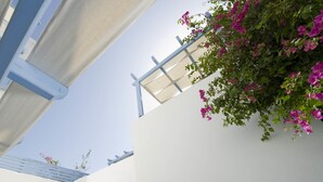 Exterior detail - Amelie Santorini Hotel (Santorini)