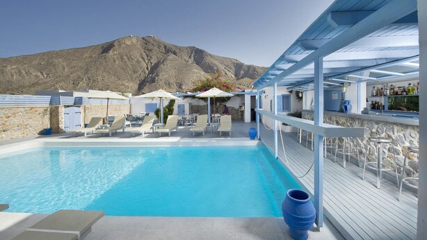 Outdoor pool - Amelie Santorini Hotel (Santorini)