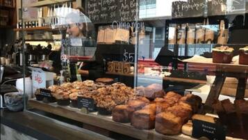 Desayuno completo (AUD 20 por persona)