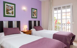 Pillowtop beds, in-room safe, desk, iron/ironing board - Hotel Marbella (Fuengirola)