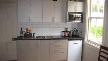 City Cottage | Dapur peribadi | Peti sejuk, ketuhar gelombang mikro, dapur, mesin basuh pinggan mangkuk