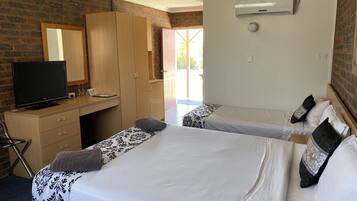 Chambre Deluxe | Bureau, rideaux occultants, fer et planche Ă repasser, Wi-Fi gratuit